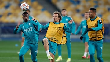 Vinicius, Casemiro y Modric, en el Olímpico de Kiev.