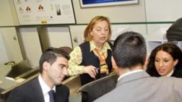 <b>EN CAMINO. </b>Assunçao, Diego, Pizzi, Reyes y Joel en los mostradores de Barajas momentos antes de embarcar hacia tierras egipcias.