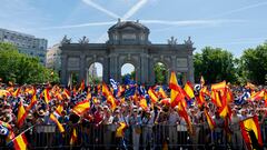 Decenas de personas durante una manifestación del PP, en la Puerta de Alcalá, a 26 de mayo de 2024, en Madrid (España). El Partido Popular ha elegido la Puerta de Alcalá para la manifestación de hoy contra la ley de amnistía y contra el Ejecutivo de Pedro Sánchez. El PP ha llamado también a la movilización de los alcaldes en las elecciones europeas y ha contado con las estructuras orgánicas de los diferentes territorios para fletar autobuses con destino a Madrid.
26 MAYO 2024;MANIFESTACIÓN;PP;PARTIDO POPULAR;DERECHA;SÁNCHEZ;AMNISTÍA;GOBIERNO;PSOE
Alberto Ortega / Europa Press
26/05/2024