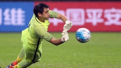 La histórica marca de Toselli con sus penales atajados en China