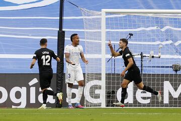 Lucas Boy¨¦ celebra el 0-1 al Real Madrid.