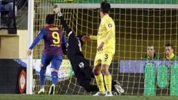 <b>¡AL LARGUERO! </b>En la recta final del partido, una gran intervención de Diego López fue determinante para que el tiro de Fàbregas no entrase en la portería del Villarreal.