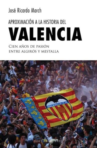 El Valencia es un club grande de España y Europa. Su brillante palmarés y rica historia, protagonizada por nombres de la talla de Antonio Puchades, Faas Wilkes, Pep Claramunt, Mario Alberto Kempes, Alfredo Di Stéfano, Rafa Benítez o David Villa, lo han convertido en una de las entidades de referencia del escenario futbolístico del último siglo. En plena celebración del centenario de la fundación del club y tras la brillante consecución de la octava Copa del Rey en la historia del club, Aproximación a la historia del Valencia CF se plantea como una breve guía que permite el conocimiento exhaustivo, de forma amena y didáctica, de las claves en la conformación y desarrollo de una de las entidades más importantes del deporte español. Un volumen que permitirá al lector descubrir cómo y por qué nació el Valencia, cuáles son los episodios más destacados de su historia y cómo logró sus triunfos y títulos. Un libro, en esencia, que ayuda a comprender qué supone ser valencianista, imprescindible en la biblioteca de todo buen amante del fútbol. (Librería Deportiva)