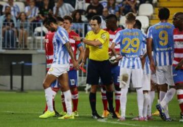 Angeleri es expulsado por el árbitro Velasco Carballo.