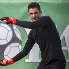 Adán, en Madrid para pasar reconocimiento con el Atlético