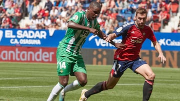 Momento del partido de LaLiga EA Sports entre Betis y Osasuna.