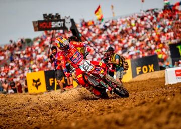 Jorge Prado iniciaba su segunda temporada en MXGP, la máxima categoría del motocross mundial, cambiando de colores. De KTM a GasGas, ambas del mismo tejido empresarial. La primera victoria en una manga llegó en la segunda carrera de Matterley Basin Reino Unido, que abría el campeonato. El primer GP que el lucense ganó con sus nuevos colores fue el de Portugal.