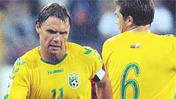 Lituania, la bandera del orden táctico y el sentido colectivo en la que destaca el delantero Jankauskas.