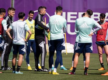 Paulo Pezzolano se pone el mono de trabajo