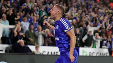 Jamie Vardy, jugador del Leicester City, celebra el gol anotado ante el Tottenham.