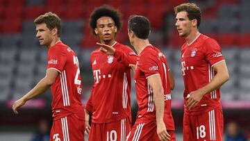 (R-L) Bayern Munich&#039;s German midfielder Leon Goretzka celebrates scoring the second goal with his teammates Bayern Munich&#039;s Polish forward Robert Lewandowski, Bayern Munich&#039;s German midfielder Leroy Sane and Bayern Munich&#039;s German forw