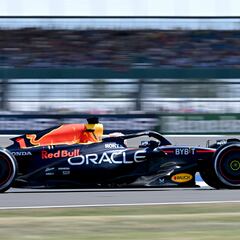 Medio segundo de Verstappen y pruebas para Aston Martin