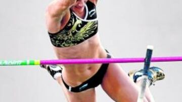 <b>SIN CONVENCER. </b>Isinbayeva, en uno de sus saltos de ayer en Oslo.