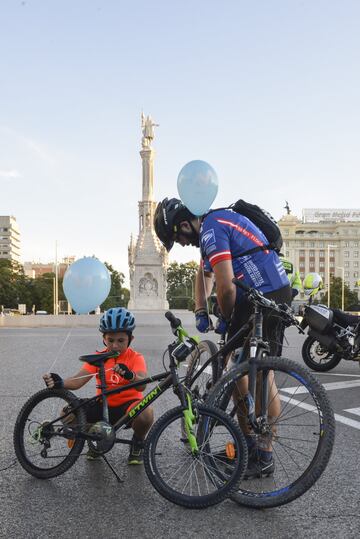 La Fiesta de la Bicicleta es un evento que se ha convertido en una tradición para muchos ciudadanos y familias que disfrutan del uso de la bicicleta. Durante el día de hoy en la Castellana ha celebrado su 41º edición. 