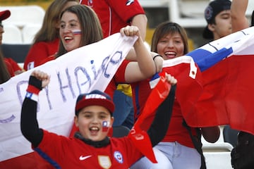 Belleza y color en la previa del duelo eliminatorio de la Roja