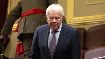 El expresidente del Gobierno Felipe González durante el acto de jura de la Constitución ante las Cortes Generales, en el Congreso de los Diputados, a 31 de octubre de 2023, en Madrid (España). La Princesa Leonor jura hoy la Constitución ante las Cortes Generales con motivo de su 18 cumpleaños al igual que hizo su padre al cumplir su mayoría de edad. Este acto solemne tiene un marcado carácter simbólico. En él se escenifica la continuidad de la monarquía parlamentaria y después de él, la Princesa Leonor se convertirá ya de pleno derecho en la heredera del trono. Conforme con lo previsto en la Carta Magna en caso de muerte, incapacidad o abdicación de Felipe VI la Princesa Leonor podría sucederle de forma inmediata.
31 OCTUBRE 2023;MADRID;CONGRESO DE LOS DIPUTADOS;JURA DE CONSTITUCIÓN;CORTES GENERALES;PRINCESA LEONOR
Eduardo Parra / Europa Press
31/10/2023