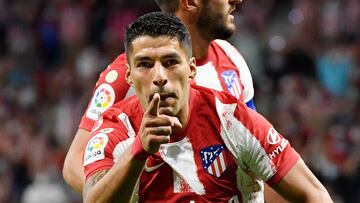Atletico Madrid's Uruguayan forward Luis Suarez celebrates his goal during the Spanish League football match between Club Atletico de Madrid and Villarreal CF at the Wanda Metropolitano stadium in Madrid on August 29, 2021. (Photo by PIERRE-PHILIPPE MARCOU / AFP)