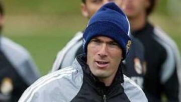 <b>L'EQUIPE MAGAZINE. </b>El jugador del Real Madrid Zinedine Zidane es el deportista mejor pagado de Francia.