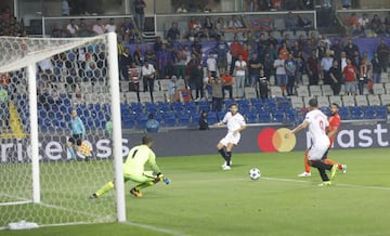 Ben Yedder marca el 1-2 a pase de Navas. 