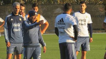 Sampaoli durante su primer entrenamiento con Argentina.