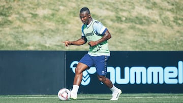 El central ghanés Joseph Aidoo, durante un entrenamiento de pretemporada del Celta.
