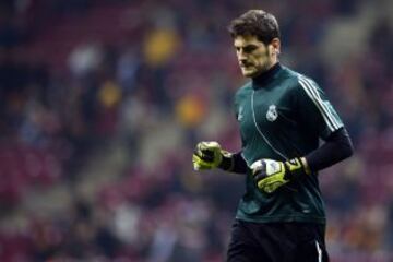 Iker Casillas calentando en Turqu&iacute;a.