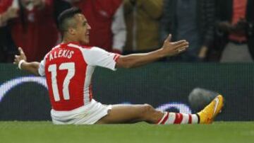 23 de septiembre, 2014 | El primer gol de tiro libre de Alexis Sánchez con Arsenal fue en la Capital One Cup ante Southampton. Igual su equipo perdió 2-1 y quedó fuera.