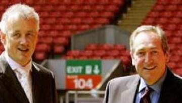 <b>ADIÓS</b>. El técnico francés, que superó una difícil operación de corazón durante su estancia en el club, dejará el equipo.