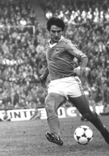 Jugó con la Real Sociedad de 1979 a 1986.