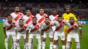 Busan (Korea, Republic Of), 16/06/2023.- Peru's team players pose for a photo prior to a soccer friendly match between South Korea and Peru at Busan Asiad Main Stadium in Busan, South Korea, 16 June 2023. Peru won the game with a score of 1:0. (Futbol, Amistoso, Corea del Sur, Estados Unidos) EFE/EPA/JEON HEON-KYUN
