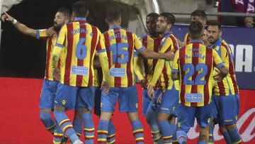Los futbolistas del Levante celebran uno de los goles conseguidos en Ipurua.