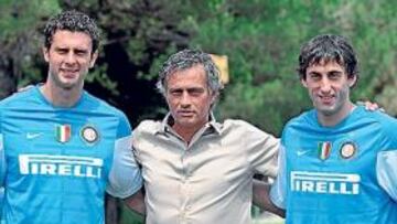 <b>LOS NUEVOS. </b>Motta y Milito fueron presentados ayer con el Inter.