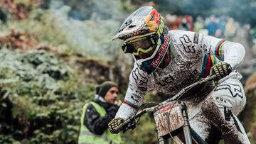 Loic Bruni en la UCI DH World Cup de MTB en La Bresse (Francia).