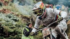 Loic Bruni en la UCI DH World Cup de MTB en La Bresse (Francia).