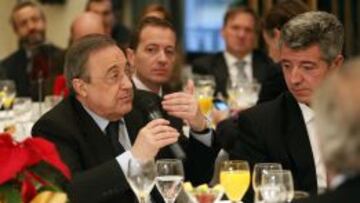 Florentino habla junto a Gil Marín.