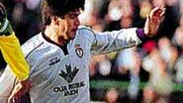 EN EL AIRE. Carlos Torres no tiene claro seguir los pasos de Quique y Puche.