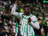 MEDELLIN, COLOMBIA - APRIL 2: Kevin Viveros of Atletico Nacional celebrates his goal during the Copa CONMEBOL Libertadores 2025 match between Atletico Nacional and Nacional at Estádio Atanasio Girardot on April 2, 2025 in Medellin, Colombia. (Photo by Mauricio Duque/Eurasia Sport Images/Getty Images)