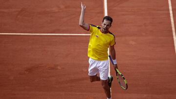 Santiago Giraldo en el segundo duelo del repechaje al grupo Mundial de la Copa Davis.