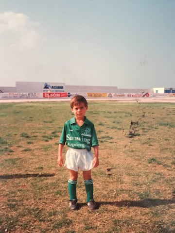 En el campo del Arguinegu¨ªn con la equipaci¨®n del equipo canario.