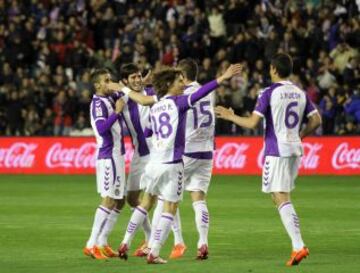 1-0. Gol fantasma. Los vallisoletanos celebran el tanto conseguido.