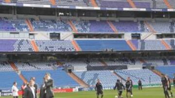 <b>EL MOSAICO DE JUANITO, LISTO. </b>En el Fondo Sur ya se podía ver ayer el 7 del mítico jugador blanco.