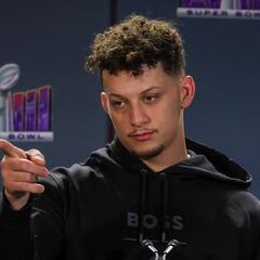 How did Jerry Jones compare himself to Patrick Mahomes? What did he say?