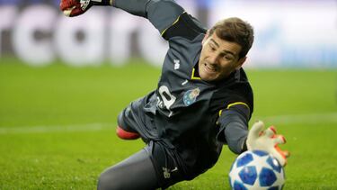 Soccer Football - Champions League - Group Stage - Group D - FC Porto v Schalke 04 - Estadio do Dragao, Porto, Portugal - November 28, 2018 FC Porto's Iker Casillas during the warm up before the match REUTERS/Miguel Vidal
PUBLICADA 13/12/18 NA MA29 2COL