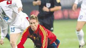 Torres fue frenado con numerosas faltas.
