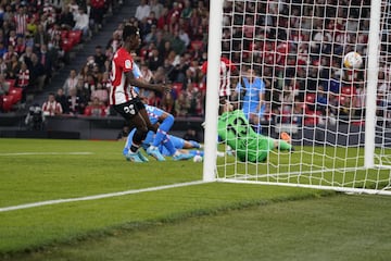  1-0. Mario Hermoso marca en propia puerta el primer gol del Athletic club.