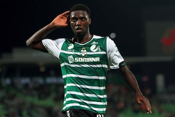 El atacante de Cabo Verde ya goza de renombre en el Fútbol Mexicano. El jugador de 26 años de Santos llegó a la Liga MX para el Apertura 2014. Desde entonces, ha cosechado un título de liga, uno de copa y otro más de Campeón de Campeones. Es regularmente llamado a la selección de su país y cuenta con más de 30 goles con los laguneros.