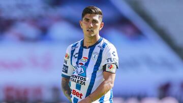 Víctor Guzmán en un partido del Pachuca