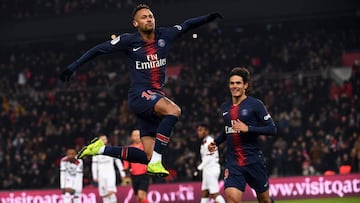 Paris Saint-Germain&#039;s Brazilian forward Neymar celebrates after scoring a goal during the French L1 football match Paris Saint-Germain (PSG) vs Guingamp (EAG), on January 19, 2019 at the Parc des Princes stadium in Paris. (Photo by Anne-Christine POU