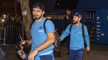 Llegada de Luis Su&aacute;rez y Messi a Barcelona. 