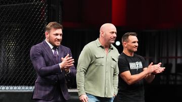 Conor McGregor, Dana White y Michael Chandler.